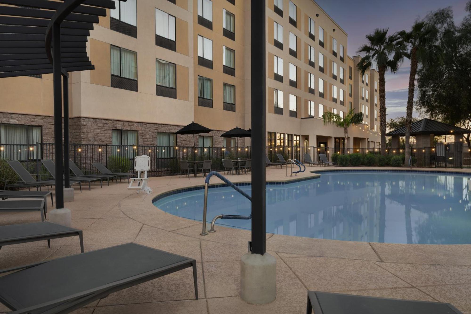 Courtyard Phoenix North / Happy Valley Extérieur photo